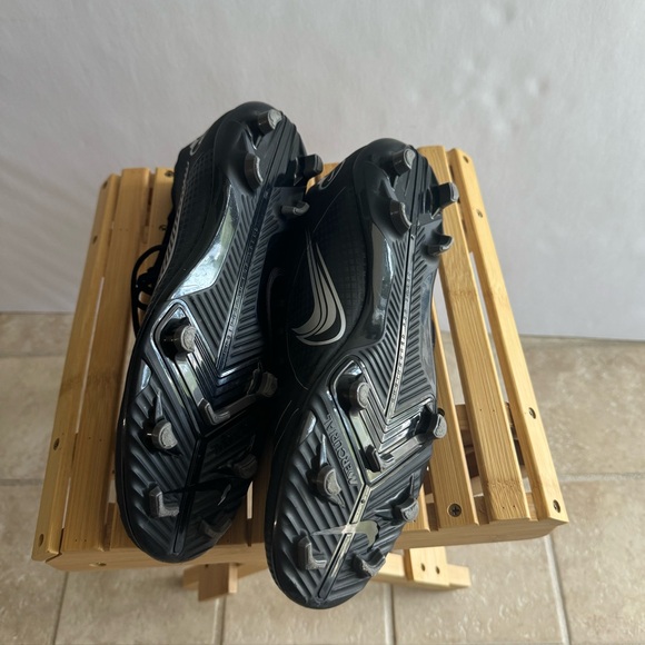 Excellent condition like new, mercurial superfly 8 club Nike soccer shoes - Picture 3 of 6